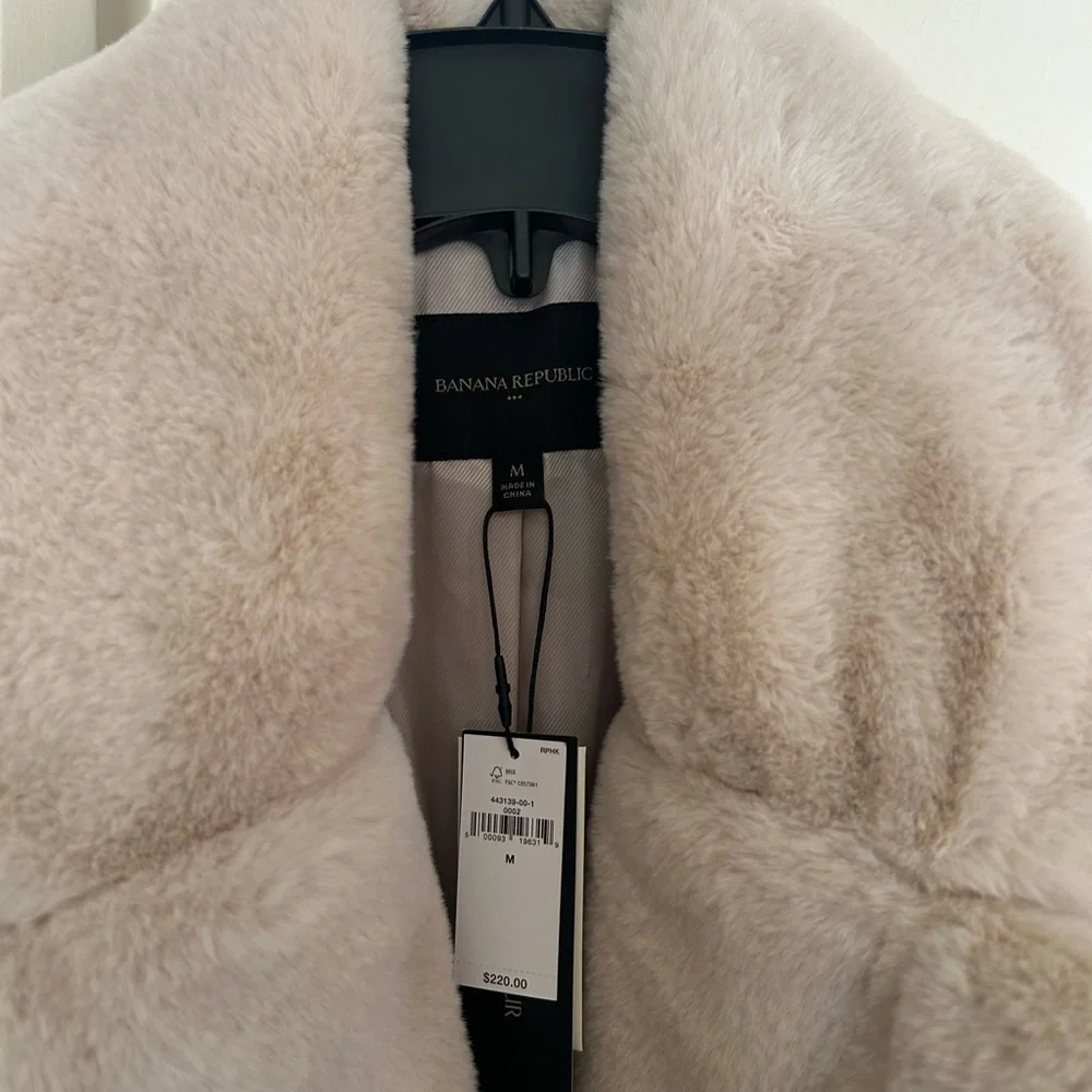 NWT Banana Republic Cream Teddy Jacket in Size Medium - Picture 2 of 8